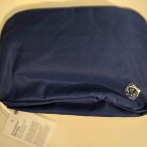 Lululemon Athletica Everywhere Belt Bag - True Navy - BNWT